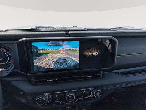 Used 2025 Jeep Gladiator Sport AWD/4WD image 27