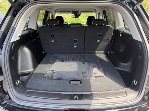 Used 2023 Jeep Grand Cherokee Limited w/ Black Appearance Package AWD/4WD image 17