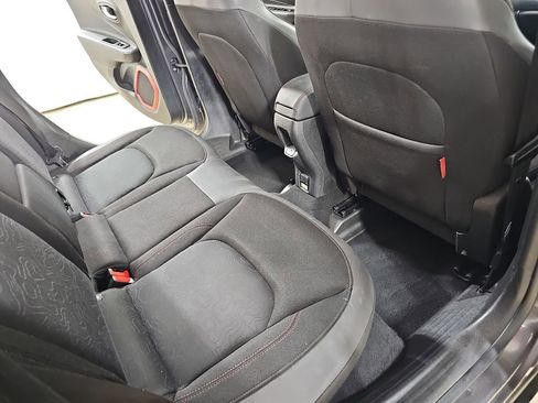 Used 2018 Jeep Renegade Trailhawk w/ UConnect 8.4 Nav Group image 14