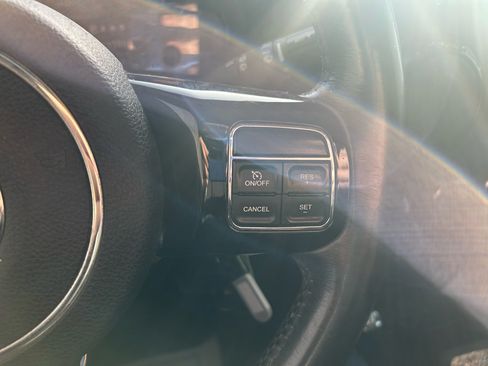 Used 2016 Jeep Wrangler Unlimited Sahara image 19