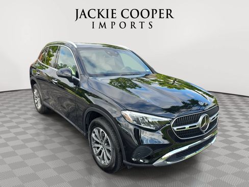 Used 2024 Mercedes-Benz GLC 300 4MATIC image 3