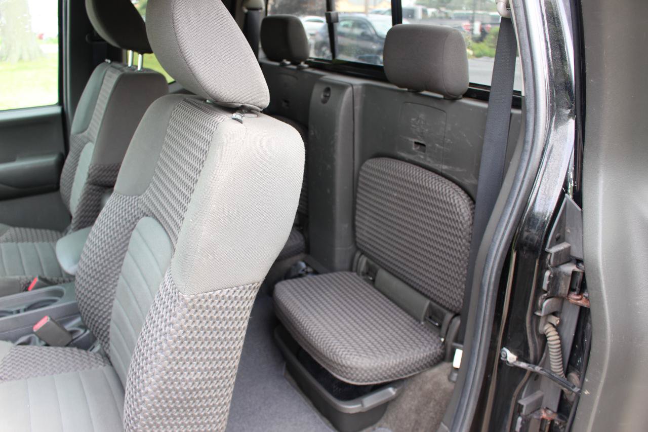 Used 2014 Nissan Frontier SV w/ SV Value Truck Package AWD/4WD image 31