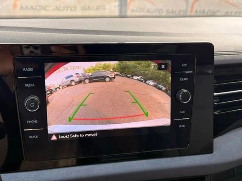 Used 2025 Volkswagen Jetta SE FWD image 37