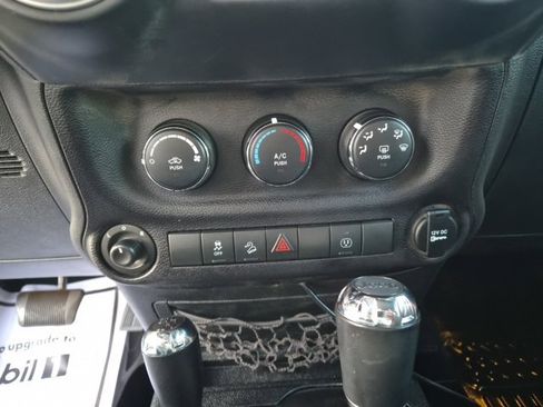 Used 2016 Jeep Wrangler Sahara w/ Connectivity Group image 20