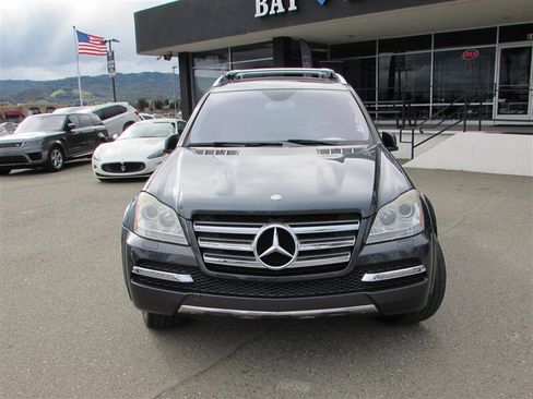 Used 2012 Mercedes-Benz GL 550 4MATIC image 2