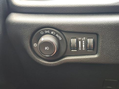 Used 2023 Chrysler Pacifica Limited w/ Uconnect Theater Family Group AWD/4WD image 25
