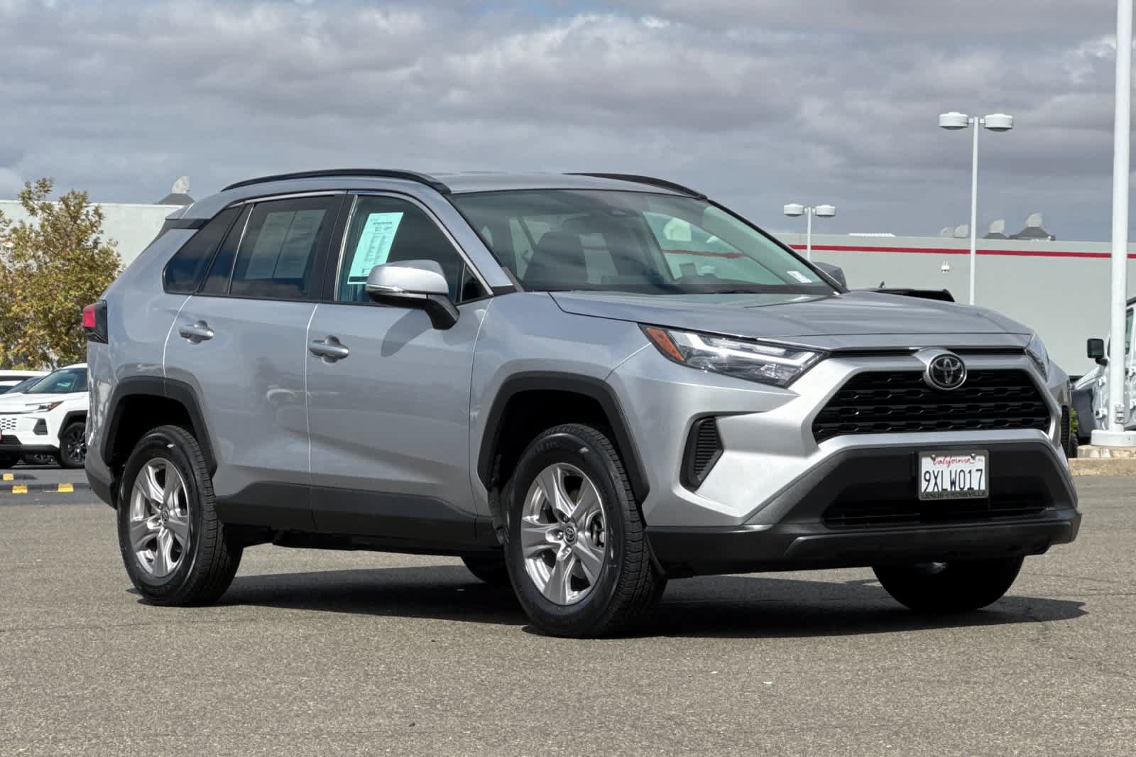 Used 2022 Toyota RAV4 XLE AWD/4WD image 5