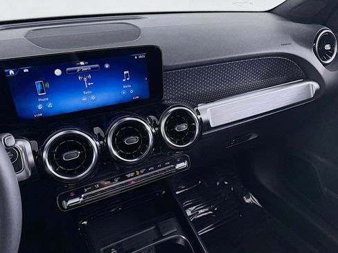 New 2026 Mercedes-Benz GLB 250 image 19