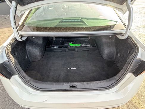 Used 2024 Nissan Altima 2.5 SR image 10