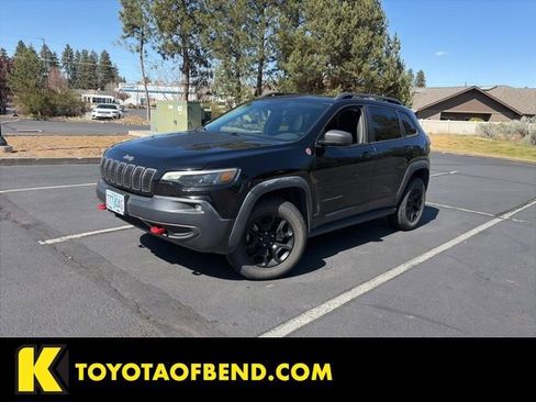 Used 2019 Jeep Cherokee Trailhawk AWD/4WD image 1