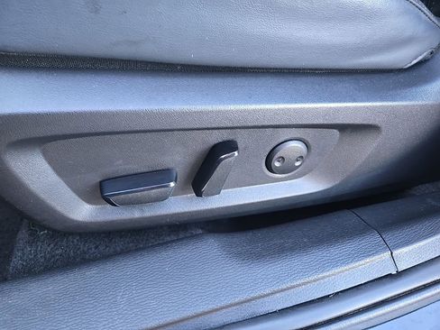 Used 2025 Mitsubishi Outlander SE image 37