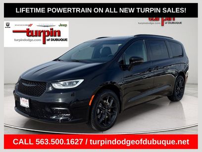 New 2026 Chrysler Pacifica Select w/ S Appearance Package