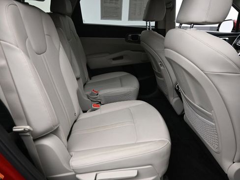 Used 2023 Kia Sorento EX AWD/4WD image 8