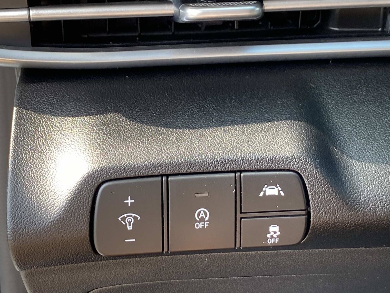 Used 2021 Hyundai Elantra SE FWD image 18