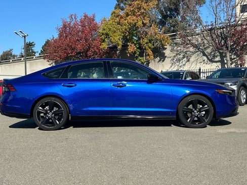 Used 2023 Honda Accord Sport image 3