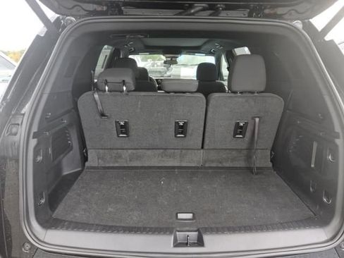 Used 2025 Chevrolet Traverse LT w/ Sun and Wheel Package FWD image 8