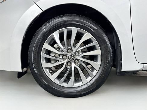 Used 2017 Toyota Corolla XLE w/ Carpet Mat Package (TMS) FWD image 42