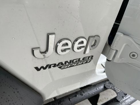 Used 2018 Jeep Wrangler Sport S image 23