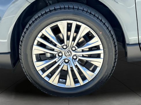 Used 2023 Toyota Venza XLE AWD/4WD image 25