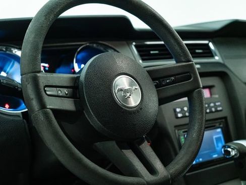 Used 2011 Ford Mustang Coupe image 22