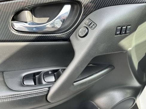 Used 2019 Nissan Rogue SL AWD/4WD image 16
