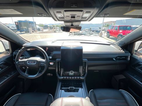 Used 2025 GMC Yukon XL AT4 Ultimate AWD/4WD image 10