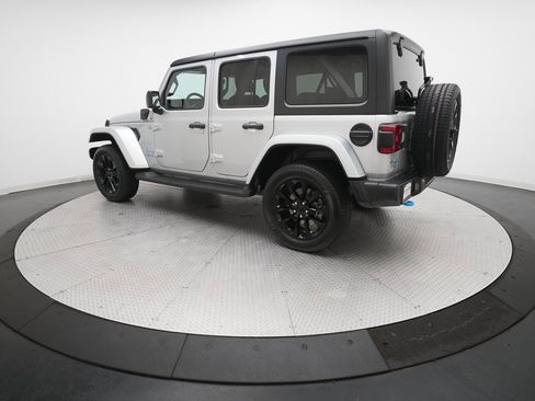 Used 2022 Jeep Wrangler Unlimited Sahara w/ Cold Weather Group image 12