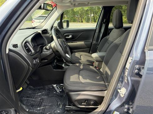 Used 2023 Jeep Renegade Altitude w/ Sun/Sound Group AWD/4WD image 10