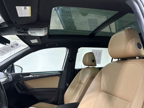 Used 2023 Volkswagen Tiguan SE R-Line image 19