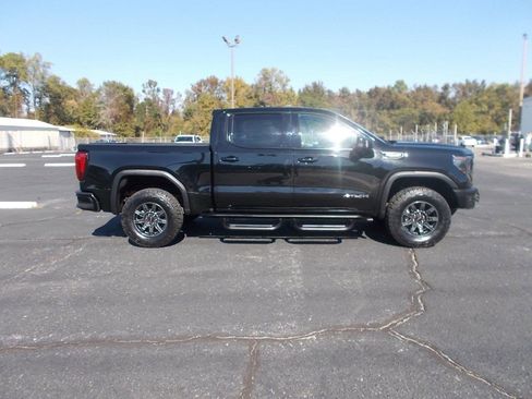 Used 2024 GMC Sierra 1500 AT4X image 2
