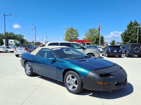 Used 1997 Chevrolet Camaro Z28 RWD image 18