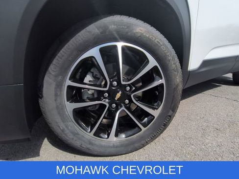 Certified 2024 Chevrolet TrailBlazer LT w/ LT Cold Weather Package AWD/4WD image 32