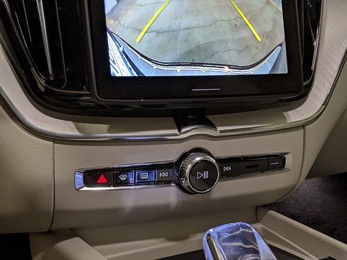 New 2026 Volvo XC60 B5 Ultra w/ Protection Package Premier AWD/4WD image 18
