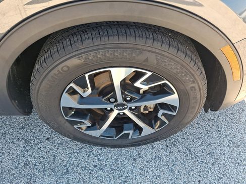 Used 2023 Kia Sportage EX image 11