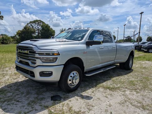 Used 2026 RAM 3500 Laramie w/ Sport Appearance Package AWD/4WD image 8