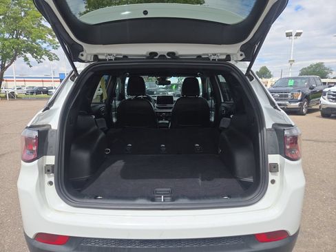 Used 2024 Jeep Compass Latitude AWD/4WD image 17