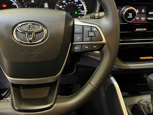Certified 2024 Toyota Highlander XLE image 23