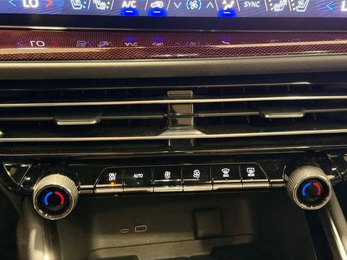 Used 2025 Chevrolet Traverse RS AWD/4WD image 15