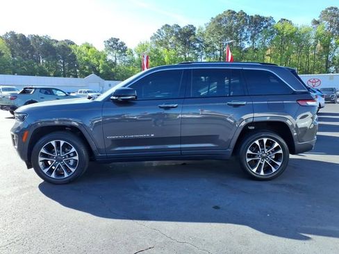 Used 2022 Jeep Grand Cherokee Overland w/ Luxury Tech Group IV RWD image 3