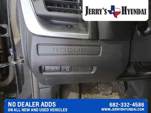Used 2023 Nissan Rogue S FWD image 12