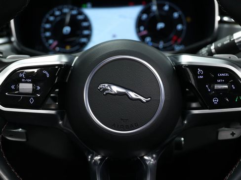 Used 2021 Jaguar F-PACE SVR image 21