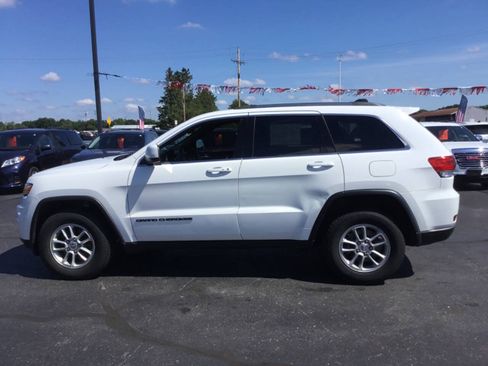 Used 2019 Jeep Grand Cherokee Laredo AWD/4WD image 2