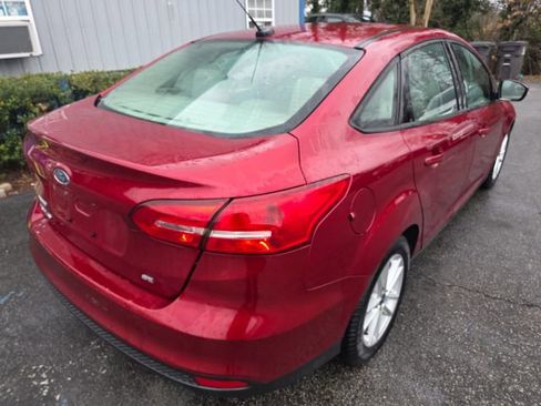 Used 2017 Ford Focus SE image 5