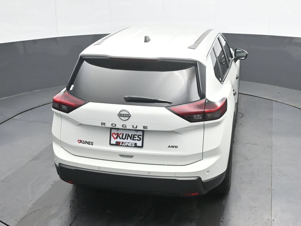 Used 2024 Nissan Rogue S AWD/4WD image 32