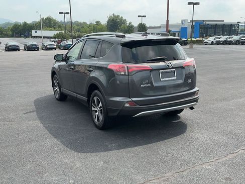 Used 2018 Toyota RAV4 XLE AWD/4WD image 9