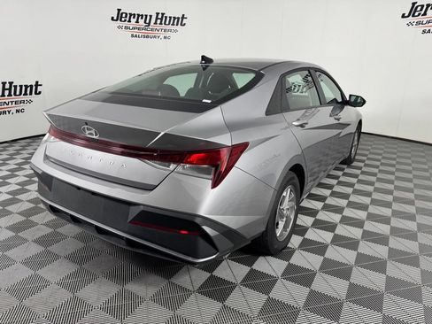 Used 2025 Hyundai Elantra SE FWD image 7