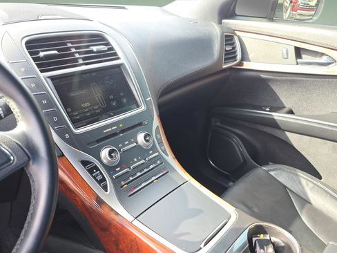 Used 2016 Lincoln MKX Select image 25