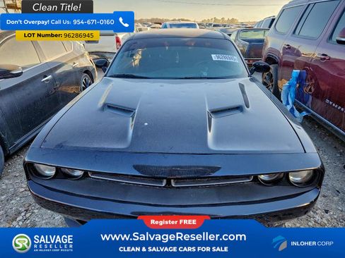 Used 2018 Dodge Challenger SXT image 7