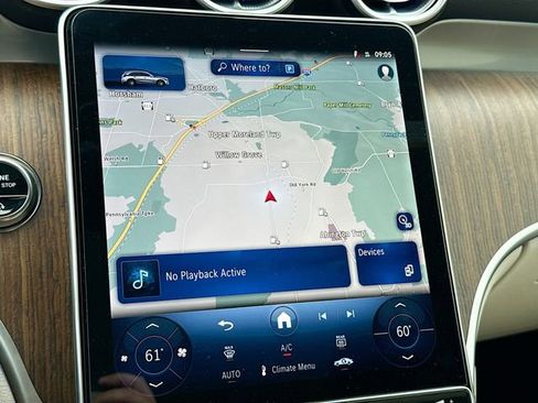 Used 2025 Mercedes-Benz GLC 300 4MATIC image 14