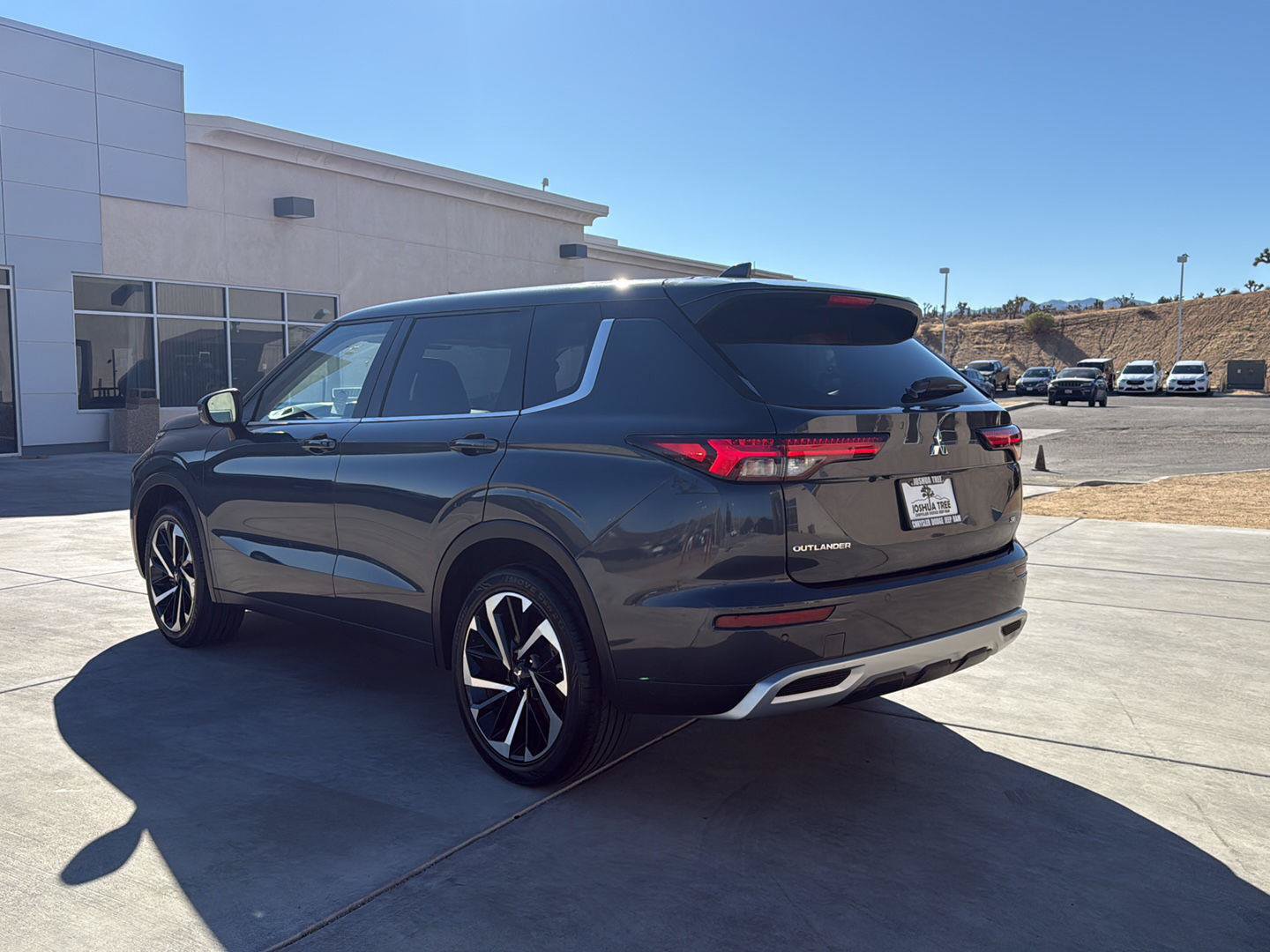 Used 2024 Mitsubishi Outlander FWD image 8
